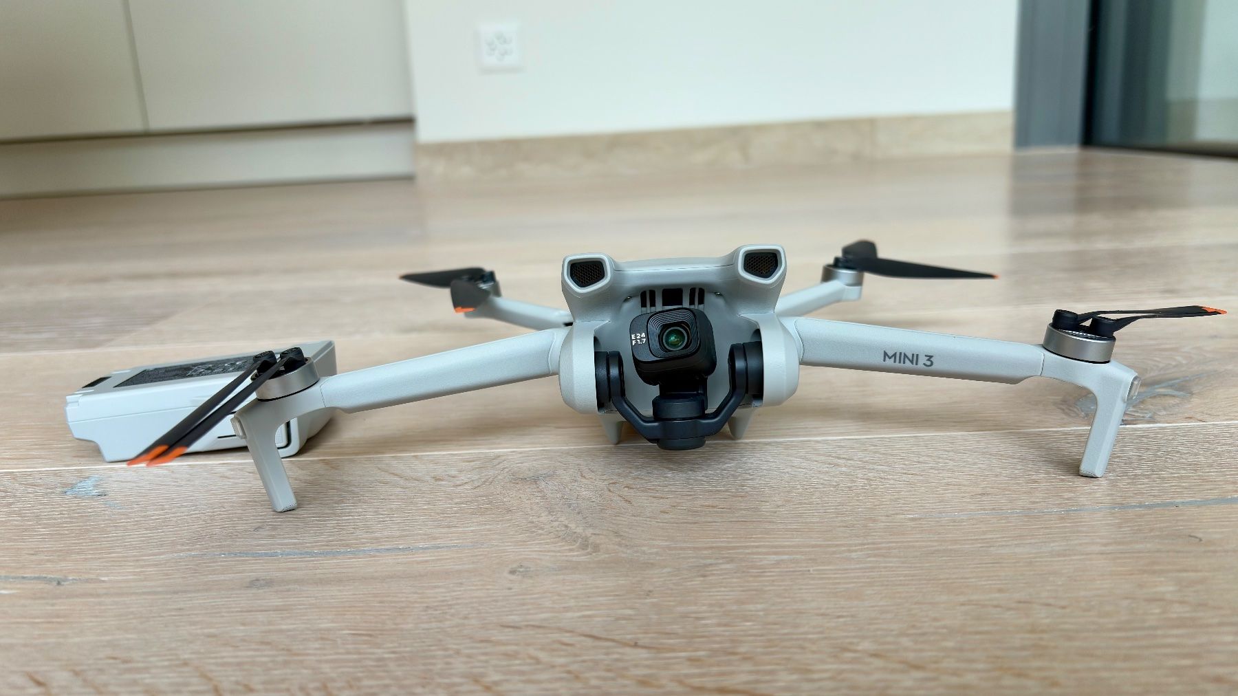 DJI RC Kits de montage: Neuwertige DJI MINI 3 RC-N1 Combo, Org. Controller & Akku – Neuf avec emballage d'origine à Wilen b. Wollerau par gpanzera 1