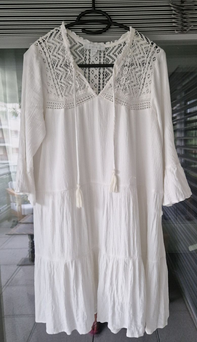 Robes: robe blanche taille 36 à 40 – D'occasion à Sion par nat_xz7y