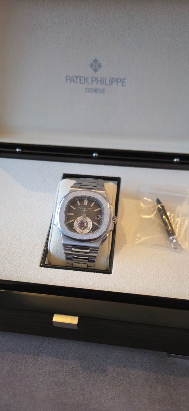 Patek Philippe Orologi: Patek Philippe Nautilus Chronograph 2011 - 5980/1A-014 – Usato da Sursee venduto da watch-hunter13 1