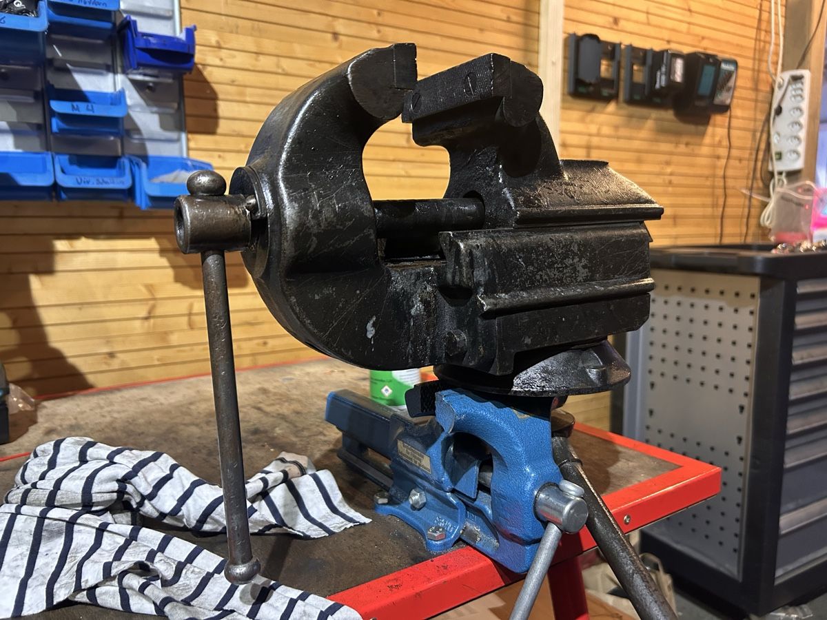 Gressel Tutti gli attrezzi: GRESSEL Schraubstock 100 mm | Schweizer Qualität | drehbar – Usato da Lüterkofen venduto da len_x8tq 5