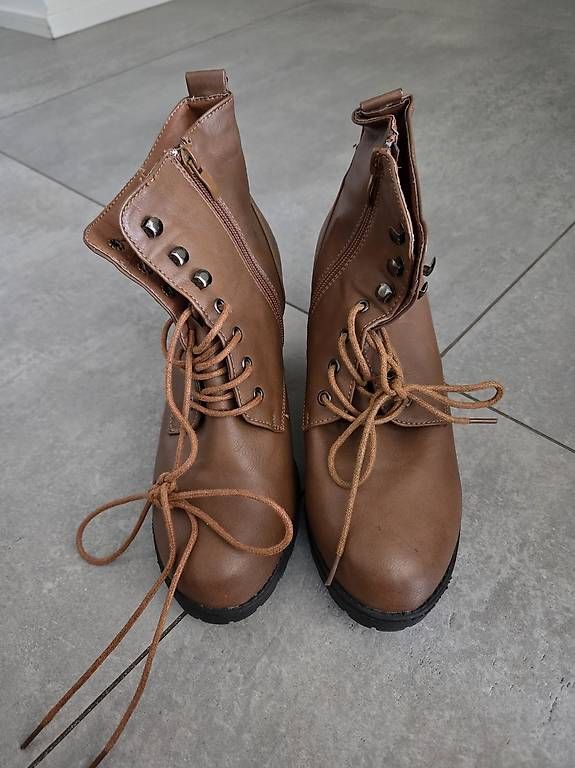 Scarpe da donna: Stivaletti tacco donna  – Usato da Bellinzona venduto da lus_lyb5 2