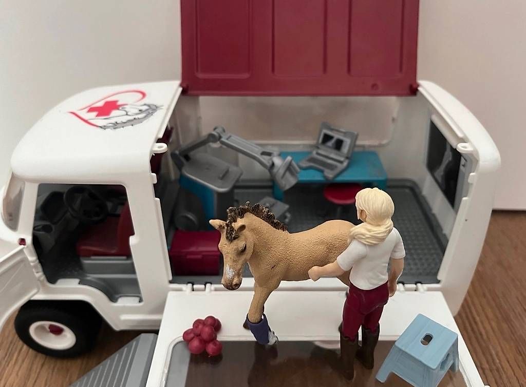 Jouets: Schleich Tierambulanz – D'occasion à Stein am Rhein par kuh_5g2h 2