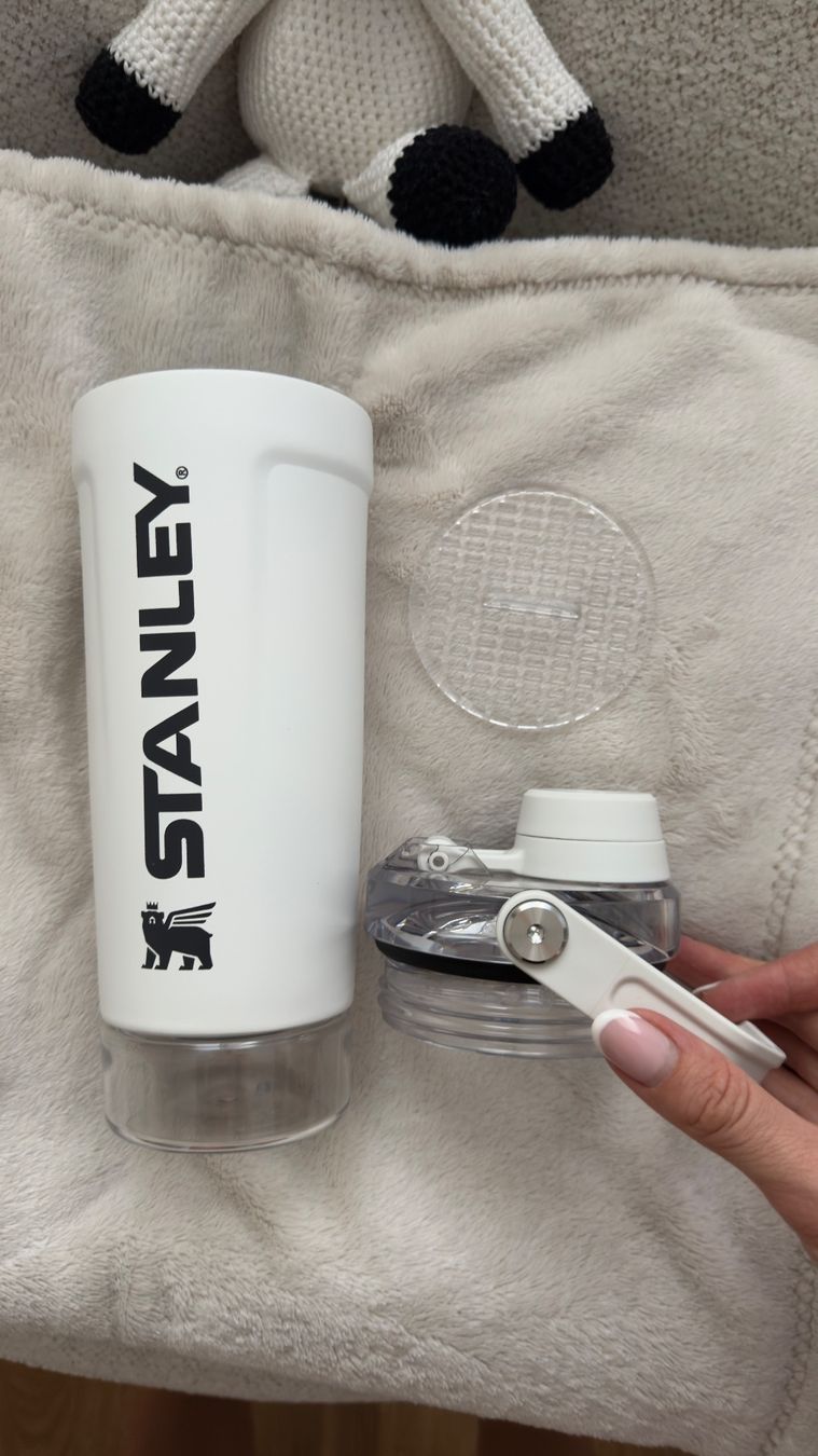 Stanley Borracce & Thermos: Stanley Shaker Weiss neuwertig – Nuovo (secondo la descrizione) da Wil SG venduto da lana_jess20 4