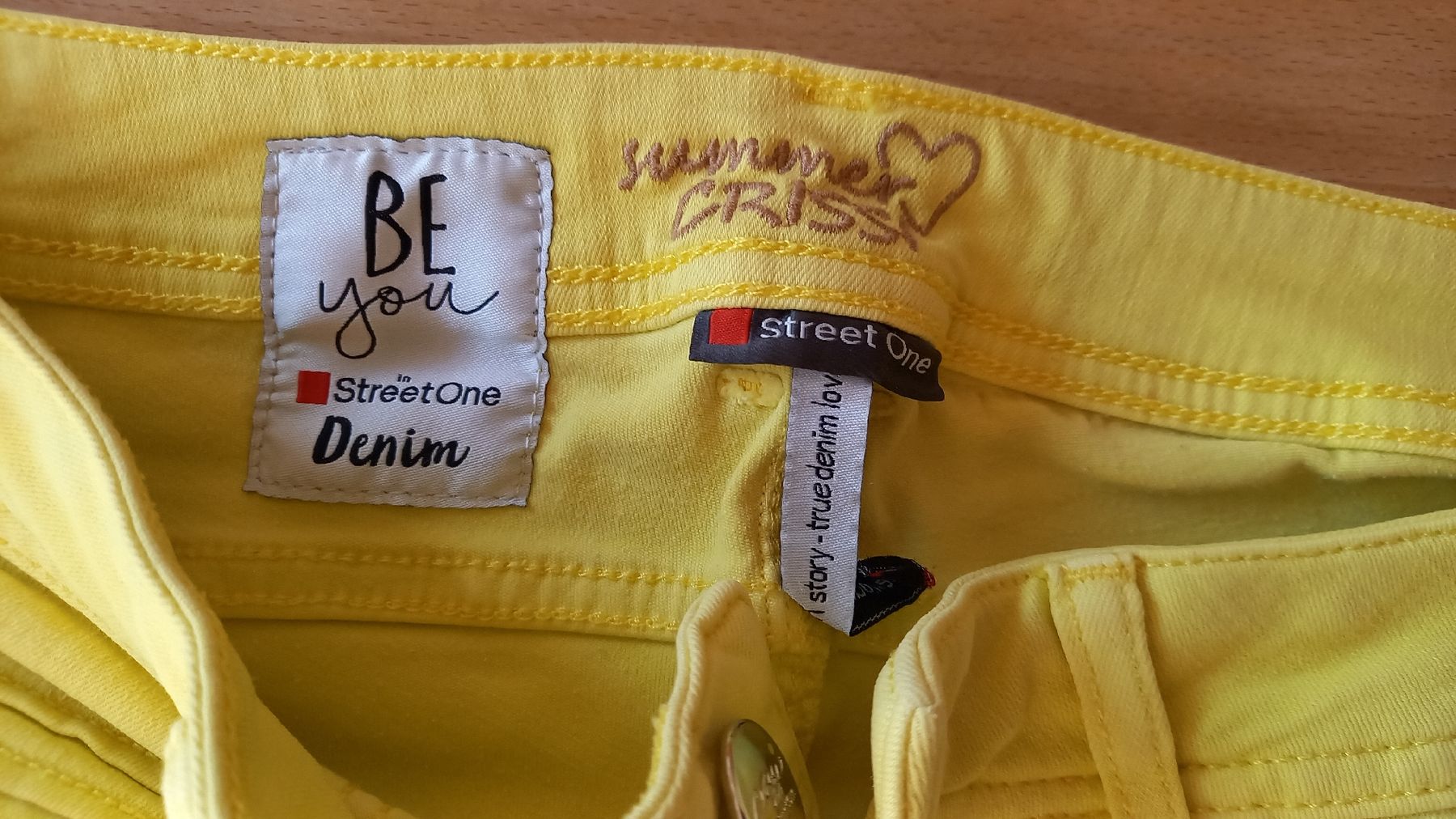 Jeans: Street One Jeans gelb Grösse 31 – Gebraucht aus St. Gallen von Otterndorf 1