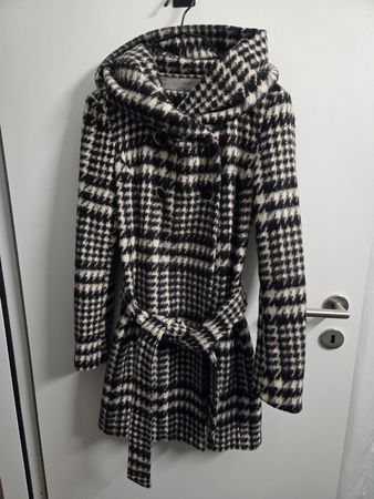 Kurzer, zeitloser Wintermantel mit Kapuze Gr. XS