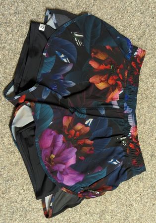 Laufshorts Damen Grösse M mit Innenhose