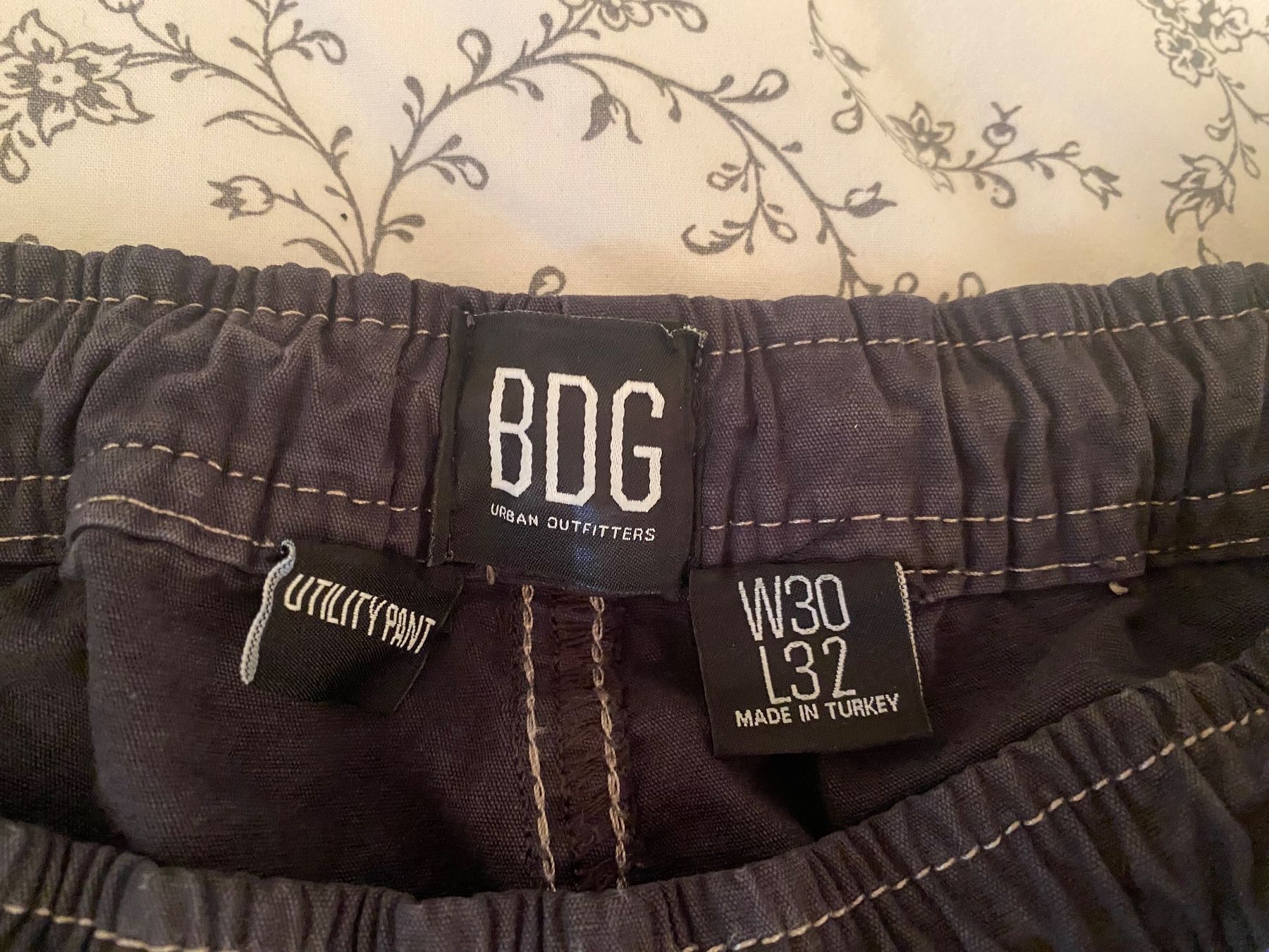 Pantaloni: Black cargo trousers, never worn – Nuovo (secondo la descrizione) da Zürich venduto da mel_z6hd 1
