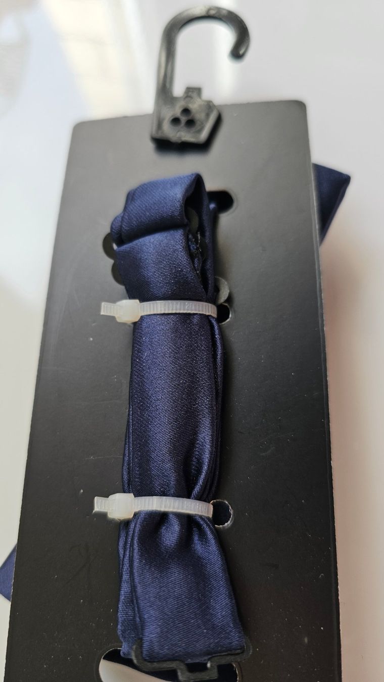 Cravatte: Fliege samt marine neu und originalverpackt – Nuovo e nell'imballaggio originale da Fehraltorf venduto da herrenaccessoirsking 1