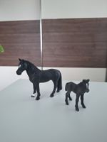 Schleich Fohlen und Pferd schwarz
