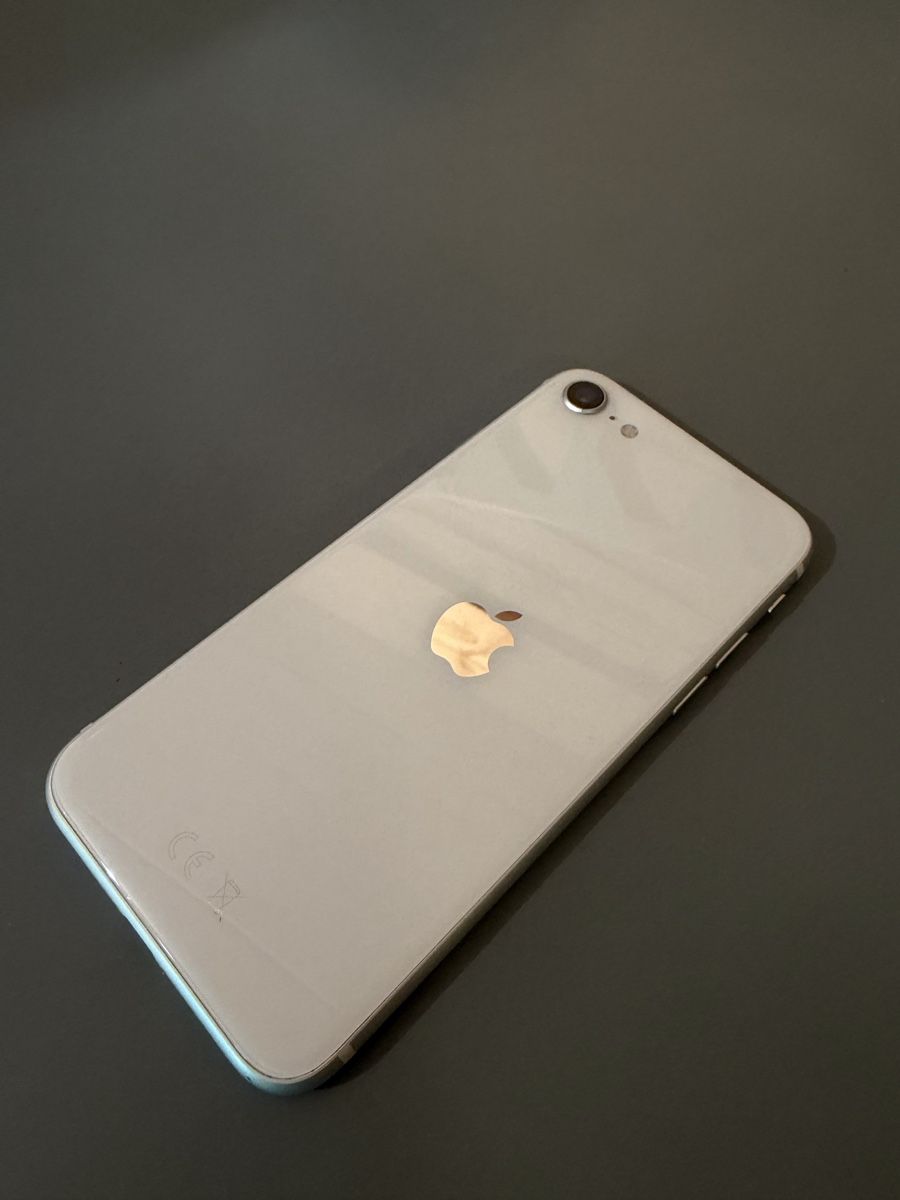 Apple Telefoni cellulari / Smartphones: iPhone SE – Usato da Krummenau venduto da lorenascherrer 1