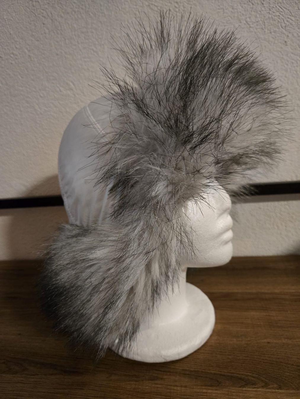 Copricapi, berretti & cappellini: Warme Wintermütze Kunstfell weiss – Usato da Rheinsulz venduto da Dred 2