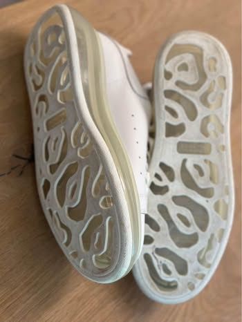 Alexander Mcqueen Scarpe da uomo: Alexander McQueen Oversize Sneaker weiss Grösse 40 – Usato da Laufenburg venduto da mur_t85q 1