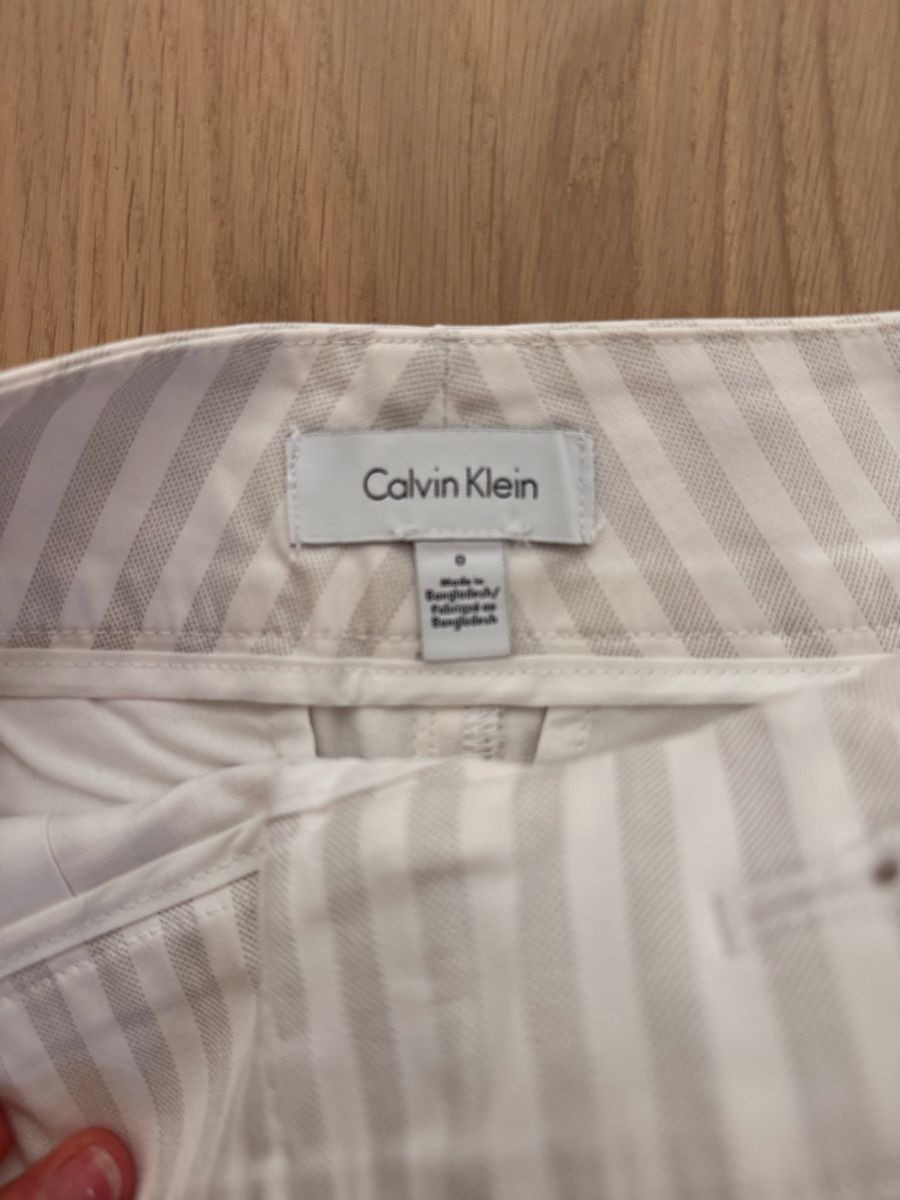 Calvin Klein Pantaloni: Calvin Klein Shorts white-grey striped Size 0 – Usato da Dübendorf venduto da ClaraS. 2