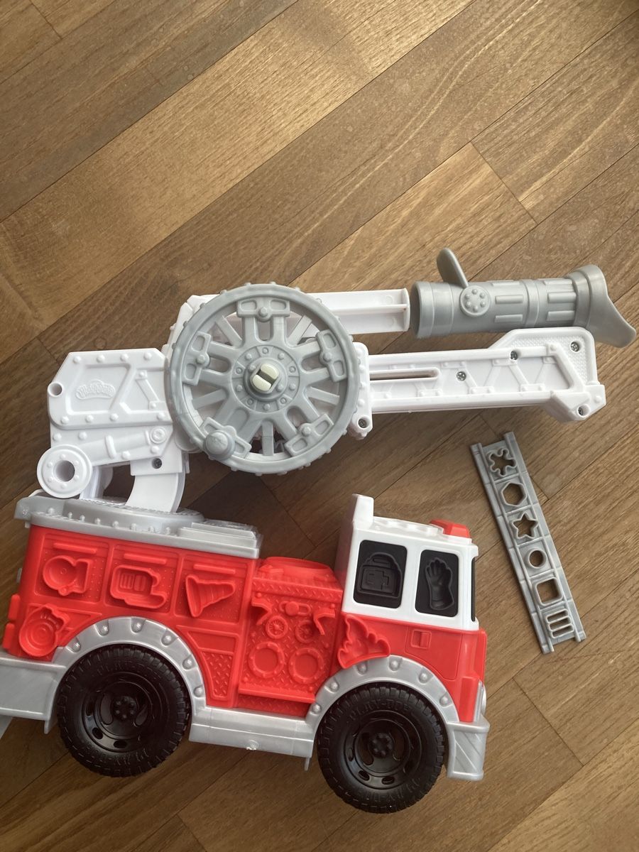 Play-Doh Giocattoli: Play- Doh Feuerwehrauto – Usato da Luzern venduto da Aldabema 1