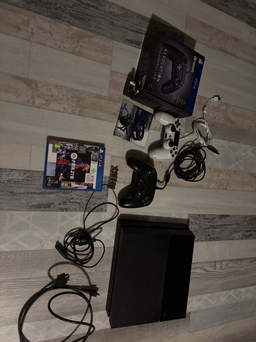 Sony Console: Ps 4 mit 2 Controller und einem Spiel  – Usato da Brienz BE venduto da ani_px5n