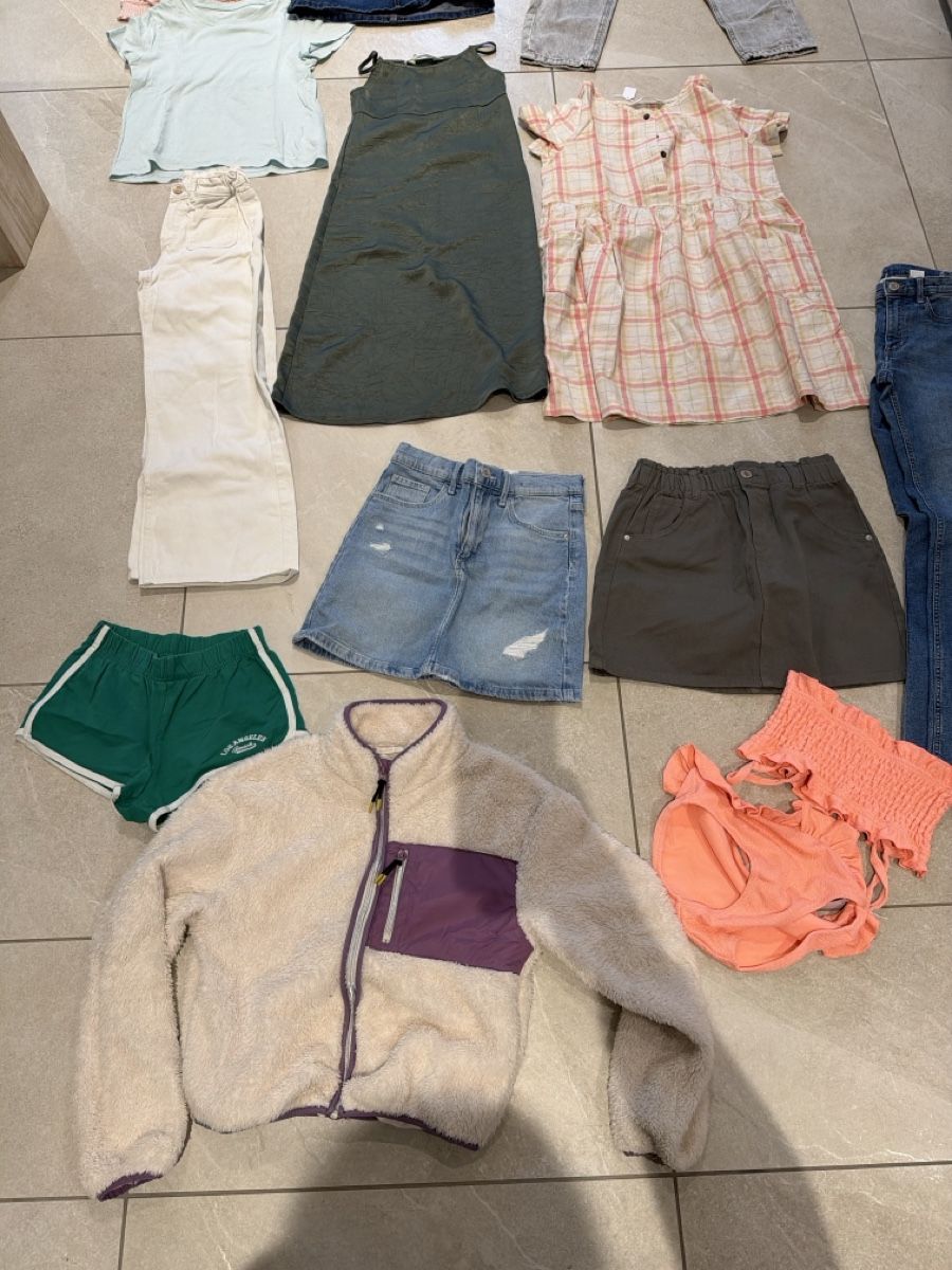 H&M Ensembles coordonnés: kleiderpaket 134/140 – Neuf (Voir description) à Muhen par Guess1802 1