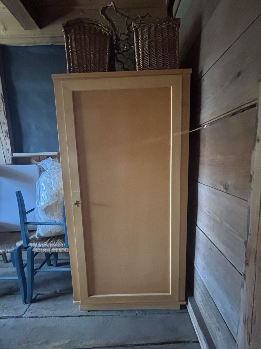 Armadi: Schrank mit Kleiderstange und Tablar – Usato da Diegten venduto da Florett