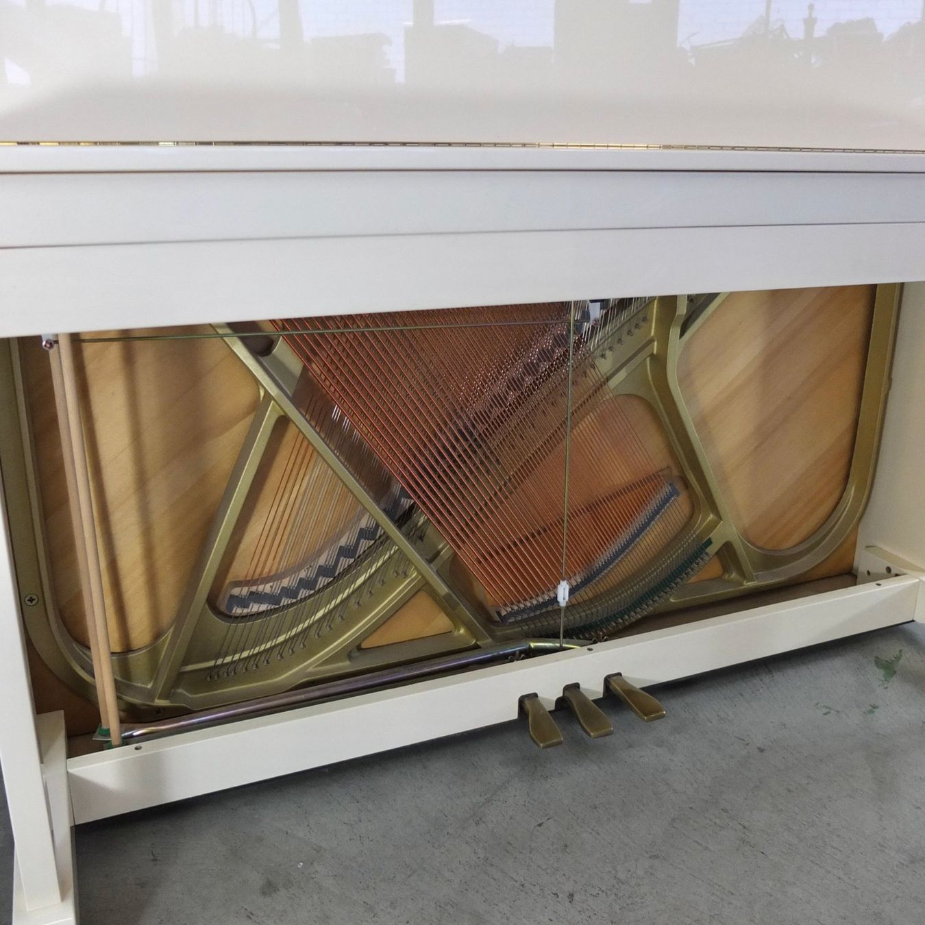Yamaha Strumenti musicali: Klavier Yamaha E110N, weiss poliert – Usato da Basel venduto da Brocki-auf-dem-Wolf 6