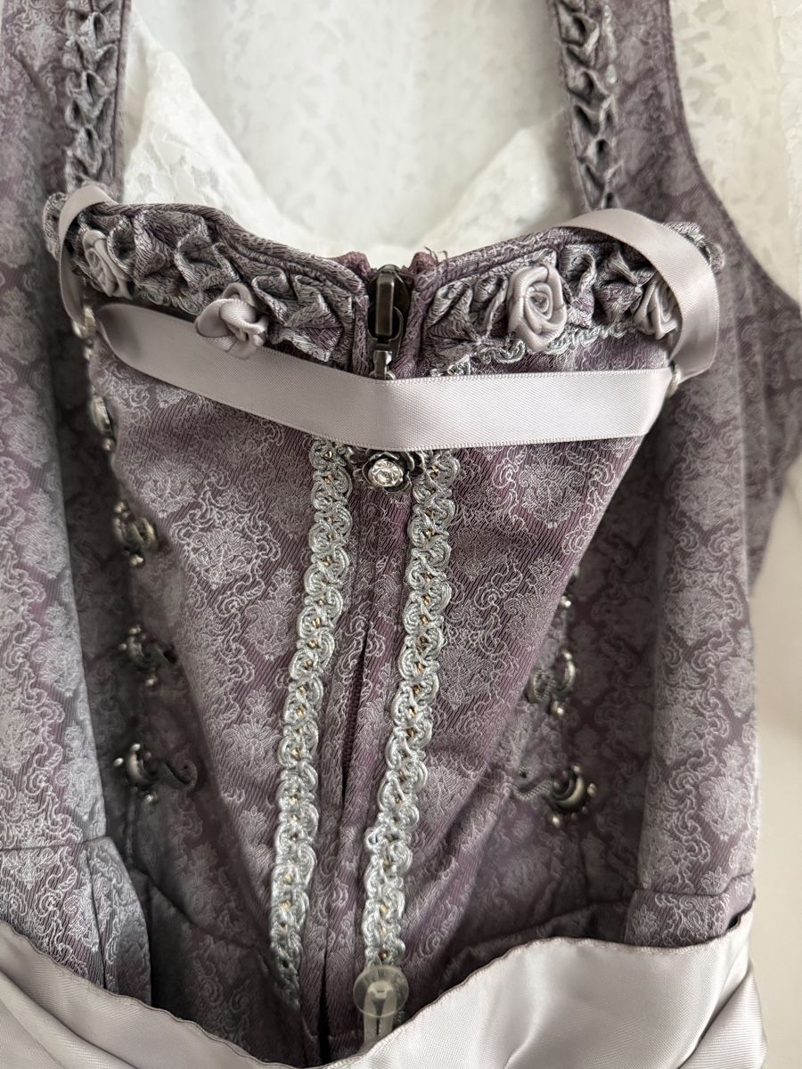 Robes: Wunderschönes Dirndl inkl. Spitzenbluse – D'occasion à Seon par bugabooo 2