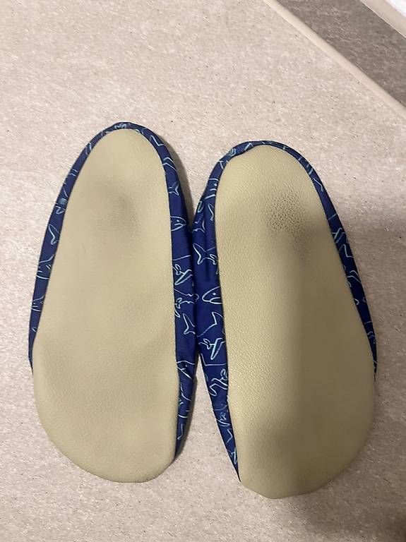 Chaussures garçon: Slipstop Badeschuhe Gr. 27 – D'occasion à Unterägeri par mar_6gzc 2