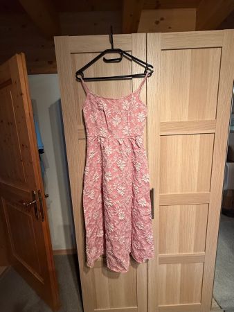 Sommerliches Kleid mit Blumenmuster, Grösse M