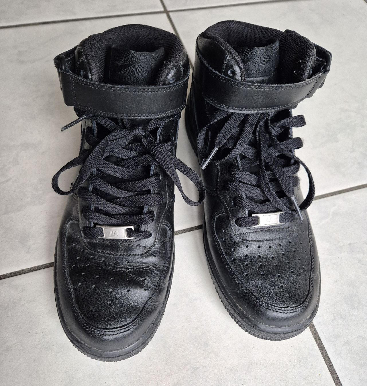Nike Scarpe da uomo: Schwarze Nike Air Force 1 Sneaker, Gr. 40.5 – Nuovo (secondo la descrizione) da Belp venduto da nibeas 2