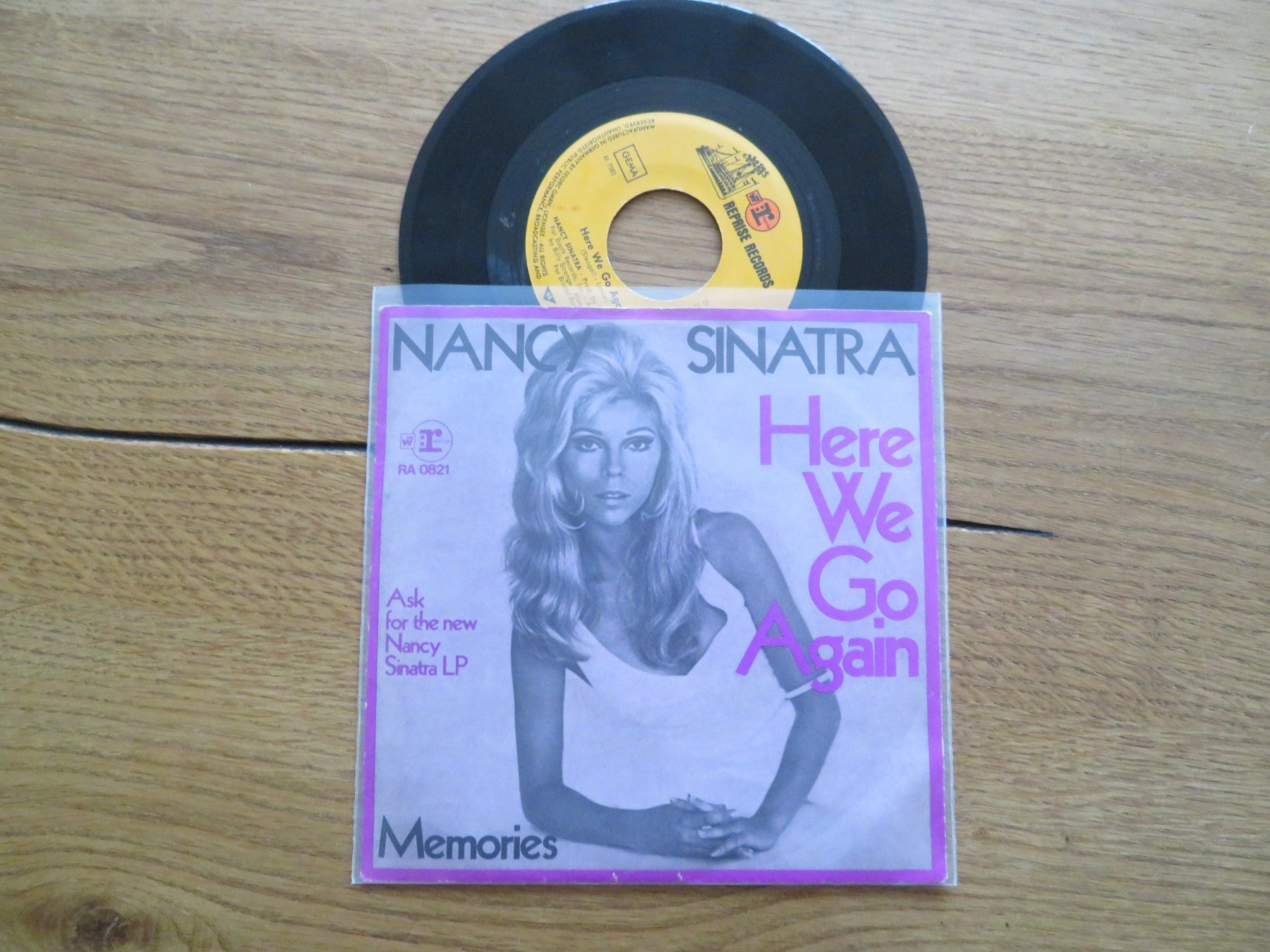 Dischi in vinile: Nancy Sinatra - Here We Go Again, Single Schallplatte Top! – Nuovo (secondo la descrizione) da Zürich venduto da max_cp5f
