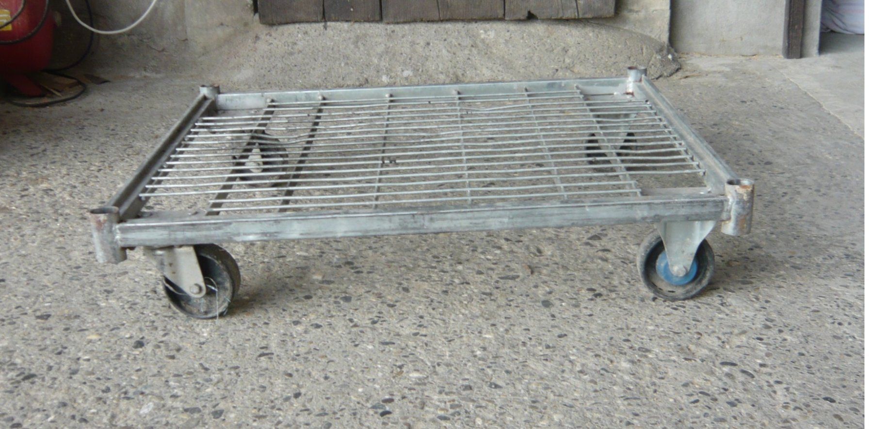 Alle Werkzeuge: Un chariot à roulettes – Gebraucht aus Russy von Guenefle