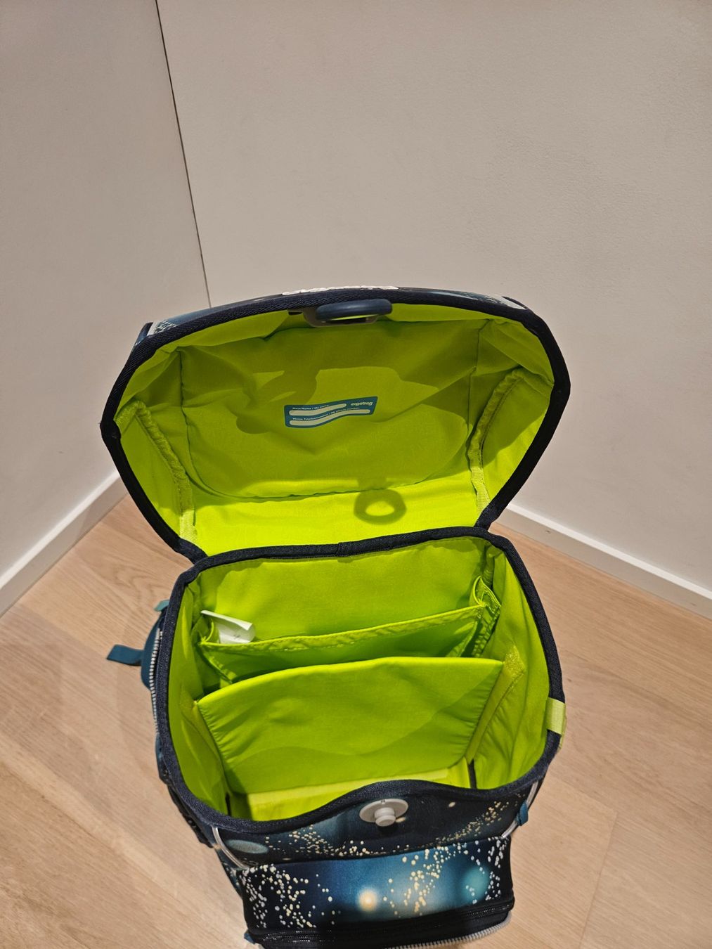 Allestimento di negozi e stand fieristici: Schulranzen Ergobag Cubo – Usato da Bülach venduto da liri5 3