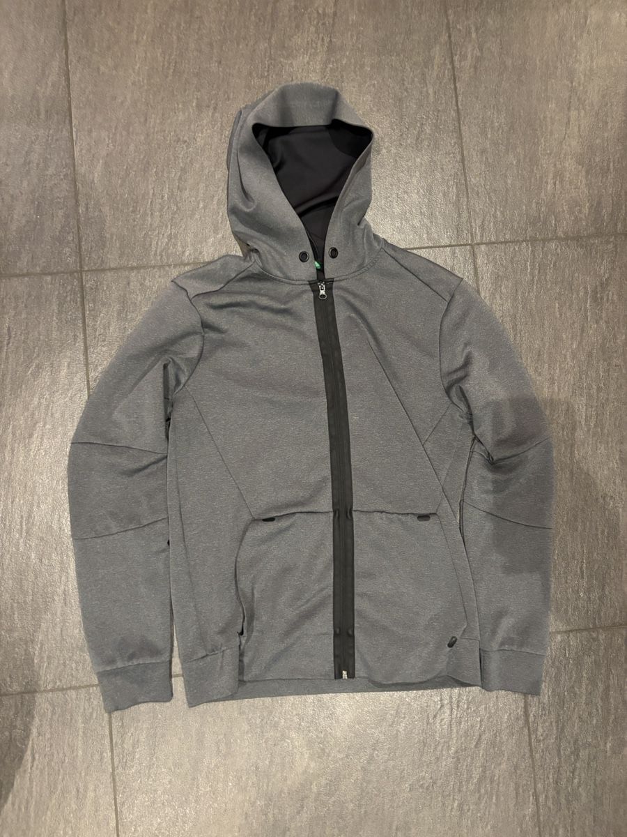 Jacken: Graue Trainingsjacke/Zipper mit Kapuze – Gebraucht aus Heimiswil von Mad2mad