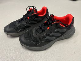 Adidas Sneaker Gr. 42, Schwarz/Rot