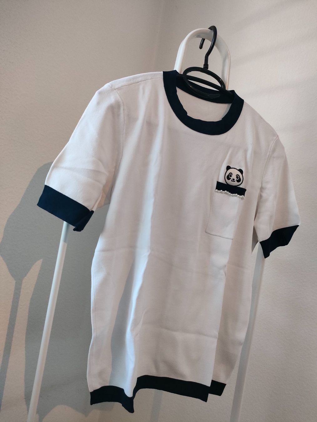 T-shirts: Klassisches T-Shirt mit Panda Muster und Kunstperlen – Neuf (Voir description) à Dietikon par MJ_Sporting 1