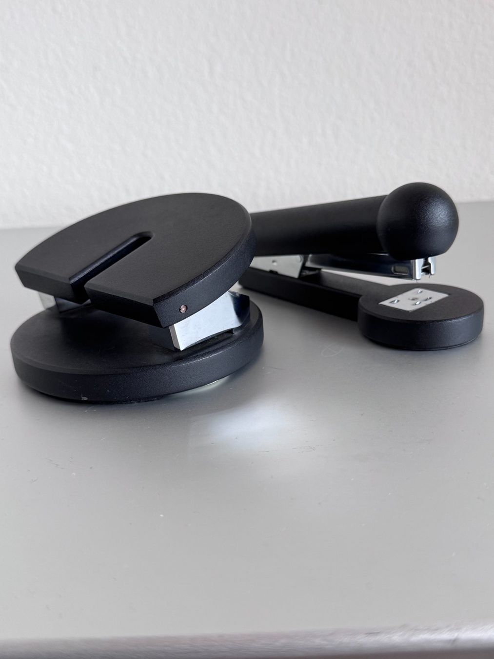 Tutti gli attrezzi: Emform Tacker (" Bostitch ") & Locher schwarz Bauhaus Stil – Usato da Luzern venduto da dannaddannad