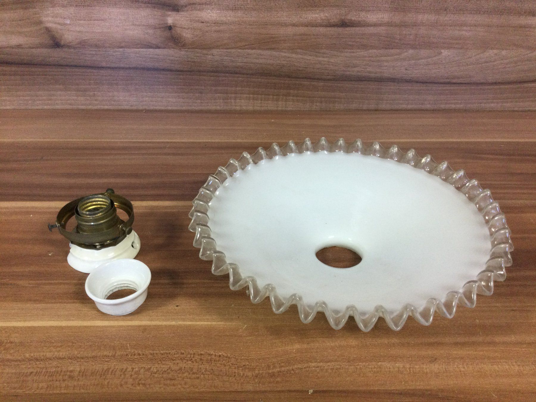 Lampadari & plafoniere: Antike Deckenlampe mit schönem Glas – Usato da Wangen SZ venduto da kuriosum12 5