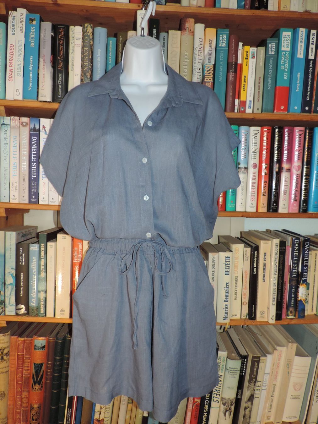 Lots de vêtements: ensemble short chemise bleu gris – D'occasion à Genève par Axelle333