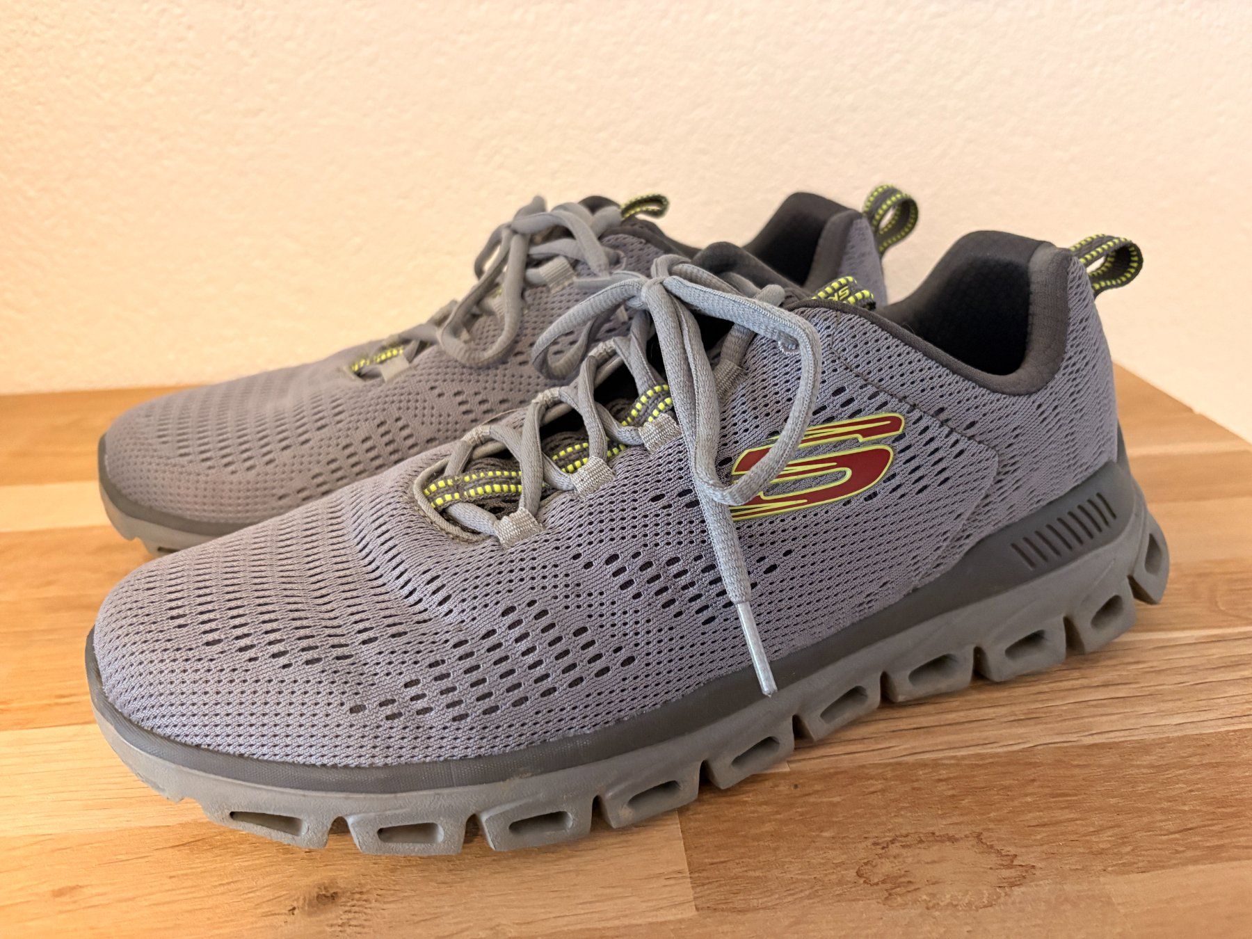 Skechers Scarpe da uomo: Skechers Herren Glide-Step Grey Grösse 43 – Usato da Adlikon b.Regensdf venduto da Cappo