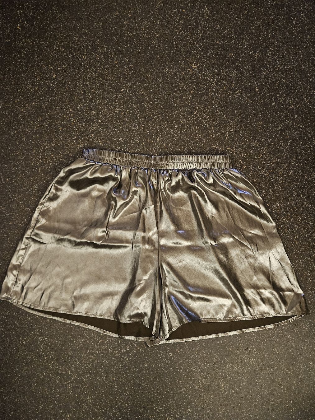 Sisley Pantalons: Hose kurz Gr 40 Gold glänzend  – Neuf (Voir description) à Anwil par tamoos