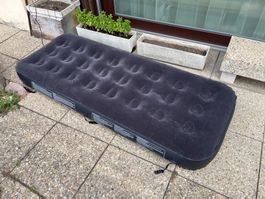 Luftmatratze Easy Home (mit integrierter elektrischer Pumpe)