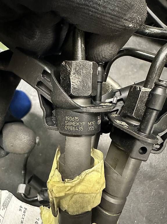 Tutti pezzi di ricambio auto: Jeep Gr Cheroke Injektoren  – Usato da Willisau venduto da JN1984 2