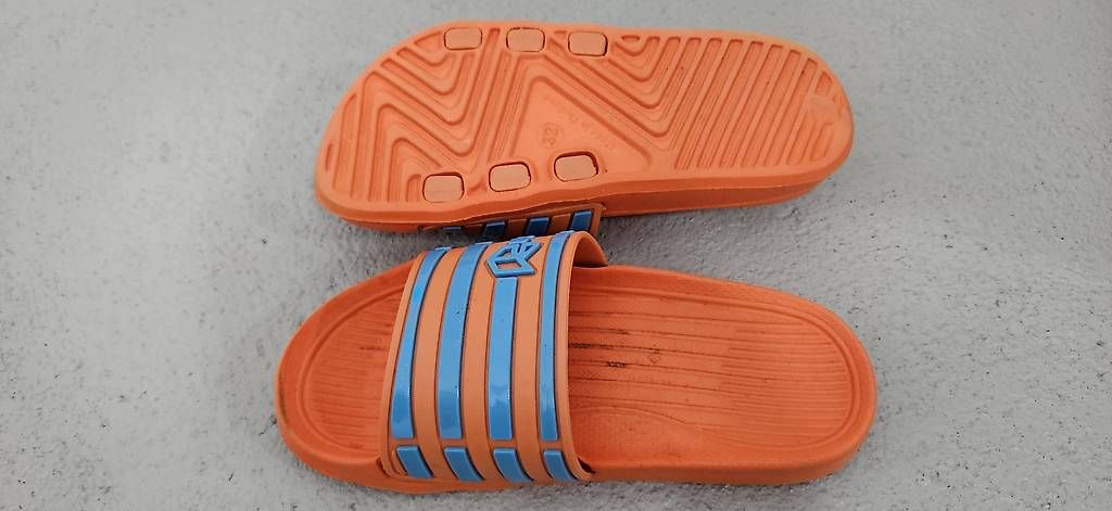 Scarpe per ragazzi: Badeschlappen Gr. 32 – Usato da Baden venduto da Boomer76 1