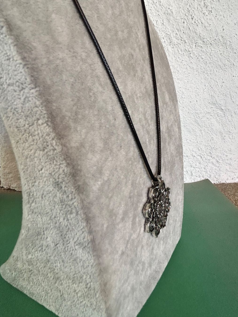 Ciondoli: Kette Lotusblüte "OM" FLOWER – Nuovo (secondo la descrizione) da Dittingen venduto da Bellevista 4