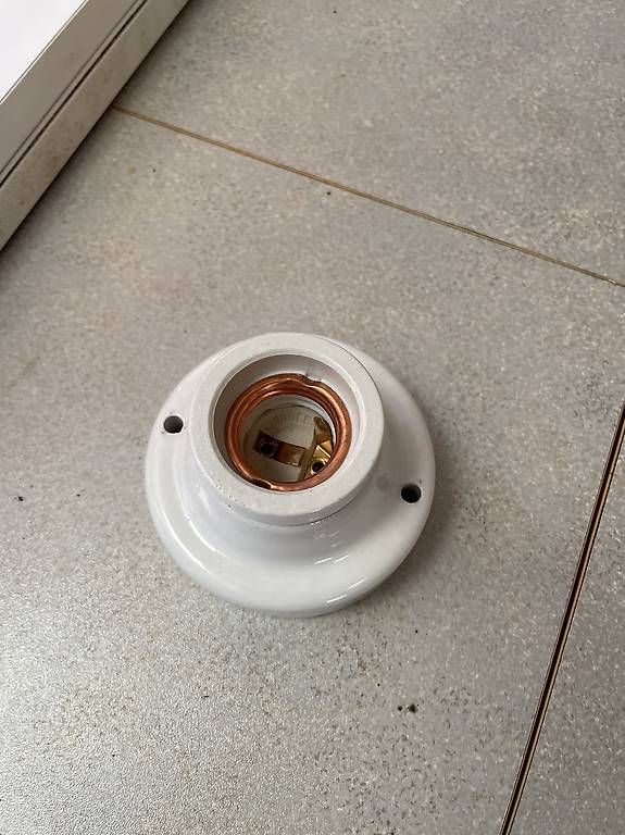 Lampade: Douille E27 droite porcelaine blanche Lindner – Usato da Essert FR venduto da jcz 1