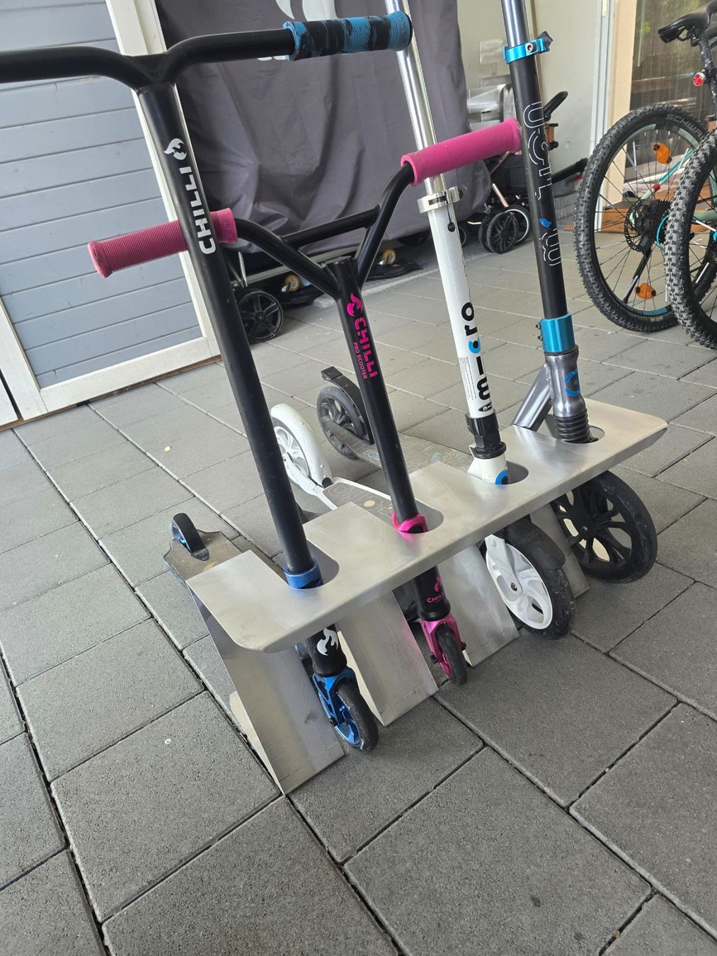 Altro in Decorazioni & Accessori: 4 er Kickboardständer Kicki Trotti Scooter Ständer – Nuovo e nell'imballaggio originale da Alpnachstad venduto da Vintage-girl 2