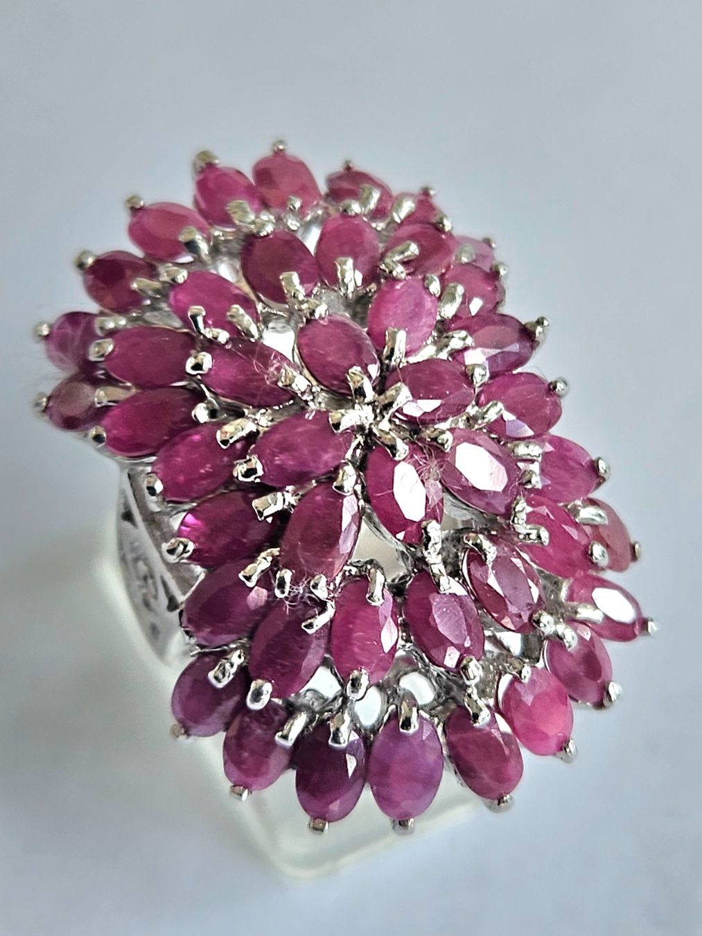 Anelli: Ring Silber mit vielen roten Rubinen, Ringgroesse 56 – Nuovo (secondo la descrizione) da Zürich venduto da benedikt12 3