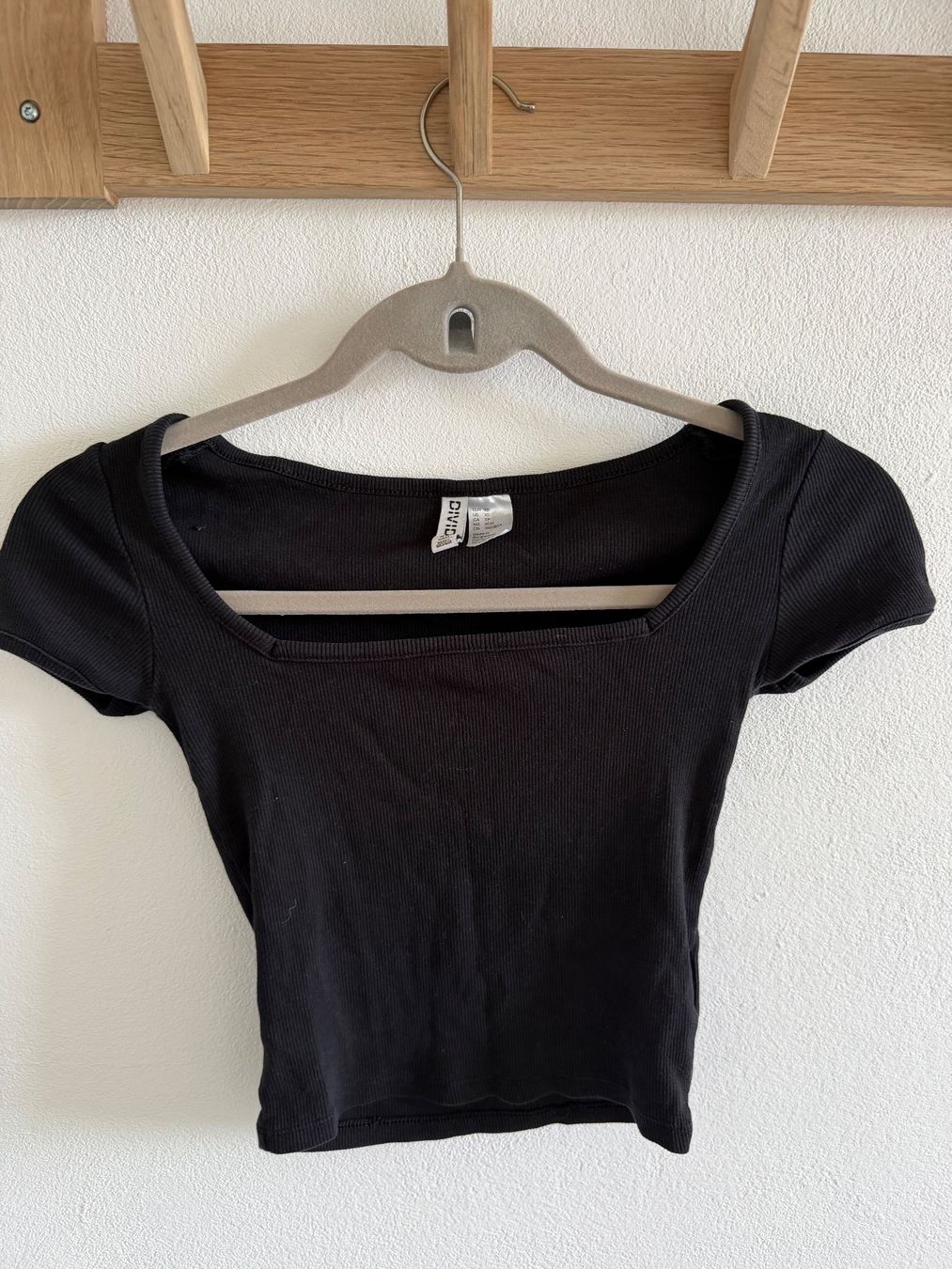 H&M Tops: H&M black Top – Gebraucht aus Winterthur von 200_g8ht