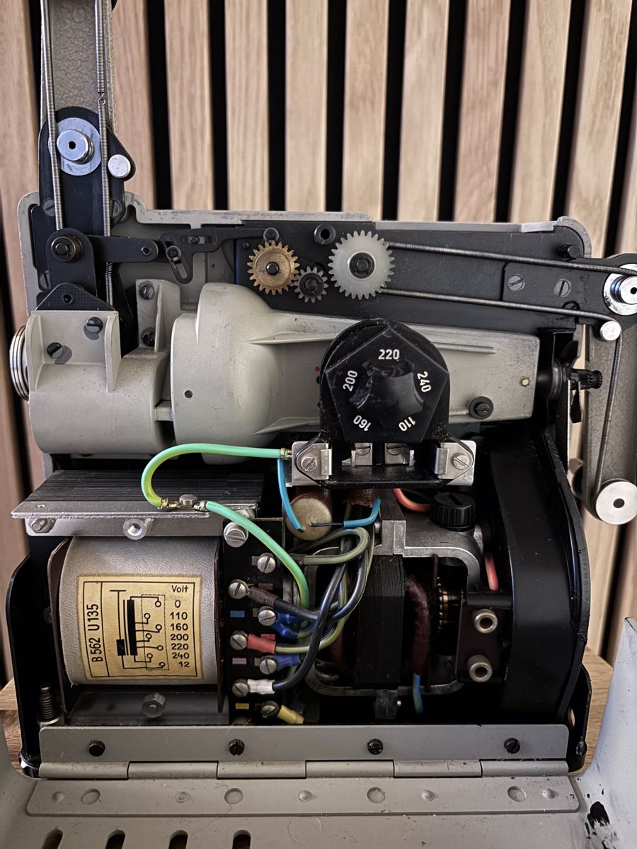 Eumig Proiettori: Eumig P8 Super8 Projektor – Usato da Horgen venduto da Anatolia 5