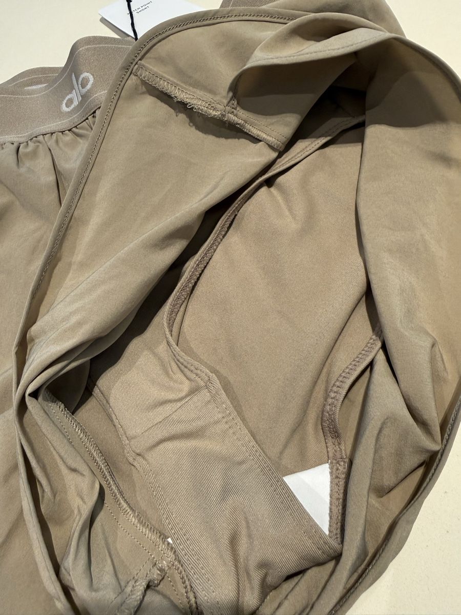 Alo Yoga Hosen: ALO sport shorts  – Neu und originalverpackt aus Bäch SZ von jfog 1