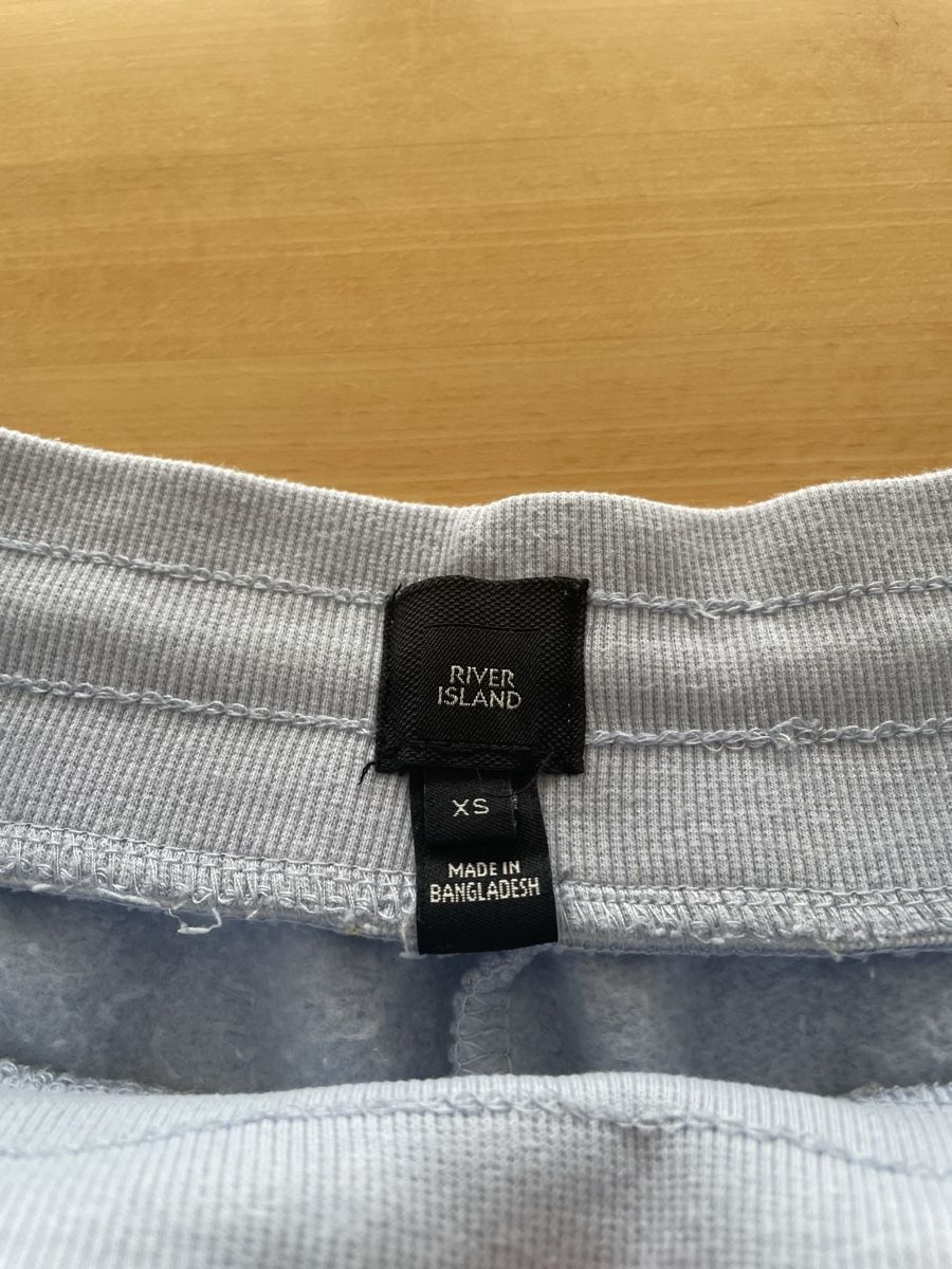 Pantaloni: Short molleton gris clair logo brodé River Island – Nuovo (secondo la descrizione) da Bussigny venduto da Z.seller 2