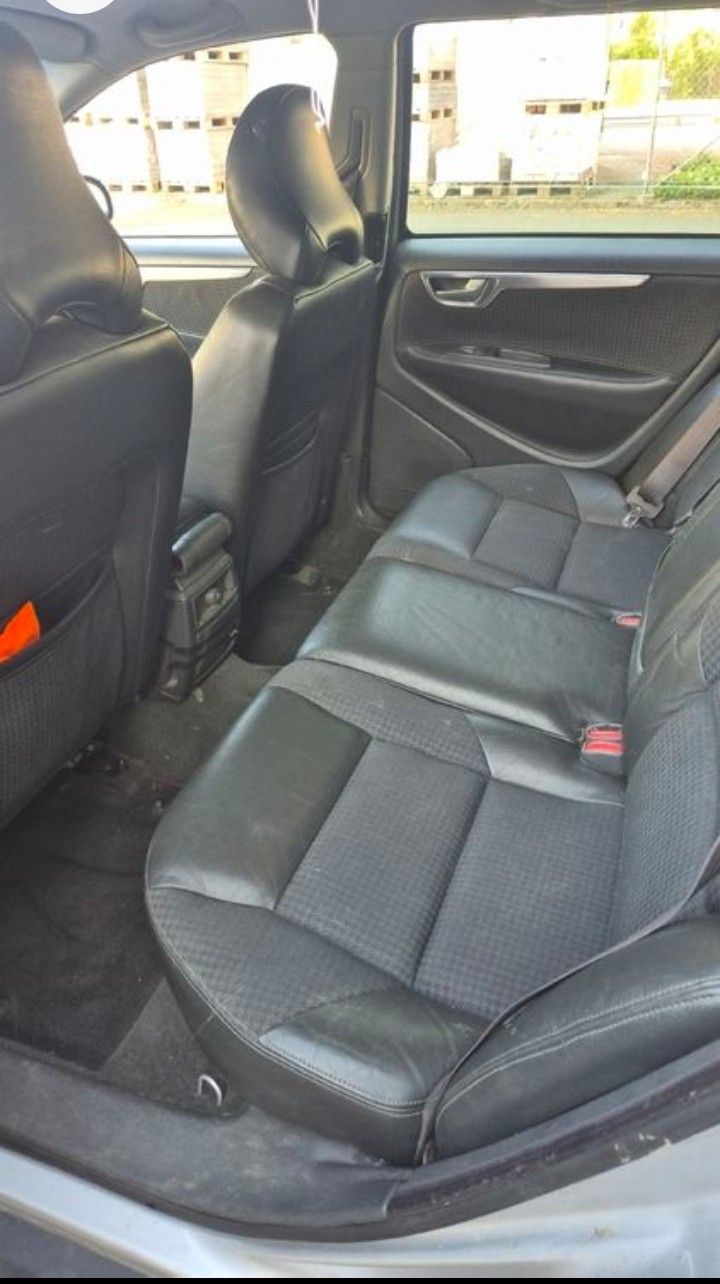 Volvo Automobili: Volvo V70 2.4T Neu MFK & Service – Usato da Uster venduto da Loro_ 4