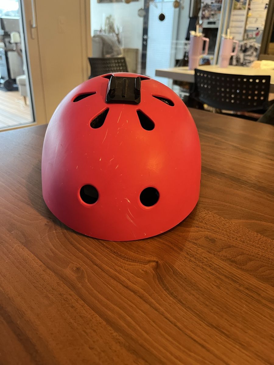 Caschi: Stylischer pinker Skate- / Velo-Helm Gr. 48-54 – Usato da Altdorf UR venduto da Jenny13 2